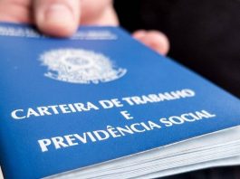 Carteira de trabalho - Foto Rafael Neddermeyer Fotos Publicas