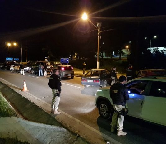 59 motoristas diringido embriagados flagrados em blitz da prf em sao jose