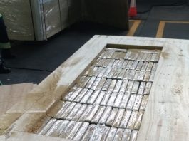 Receita Federal apreende mais de 1,5 tonelada de cocaína no porto de Itajaí apreensao uma tonelada e meia de cocaina porto de itajai - foto rf