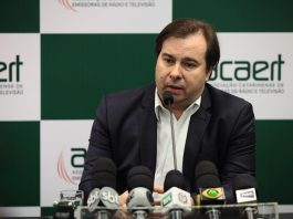 Rodrigo Maia fala na Alesc sobre a reforma tributária: não vai reduzir impostos deputado rodrigo maia entrevista reforma tributaria alesc