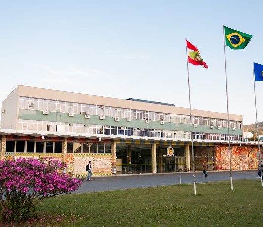 UFSC lança concurso público com mais de 80 vagas Comemoração 60 anos UFSC