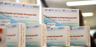 caixas empilhas do autoteste de hiv