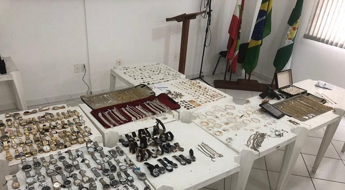 presos dois assaltantes de joalherias em sai - pmsc