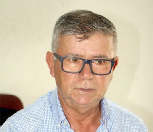Peduca, presidente do PP de São José, fala das bandeiras para 2020 close em peduca usando camisa social xadrez e óculos, olhando para o lado