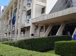 fachada do fórum de lages com inscrição fórum nereu ramos