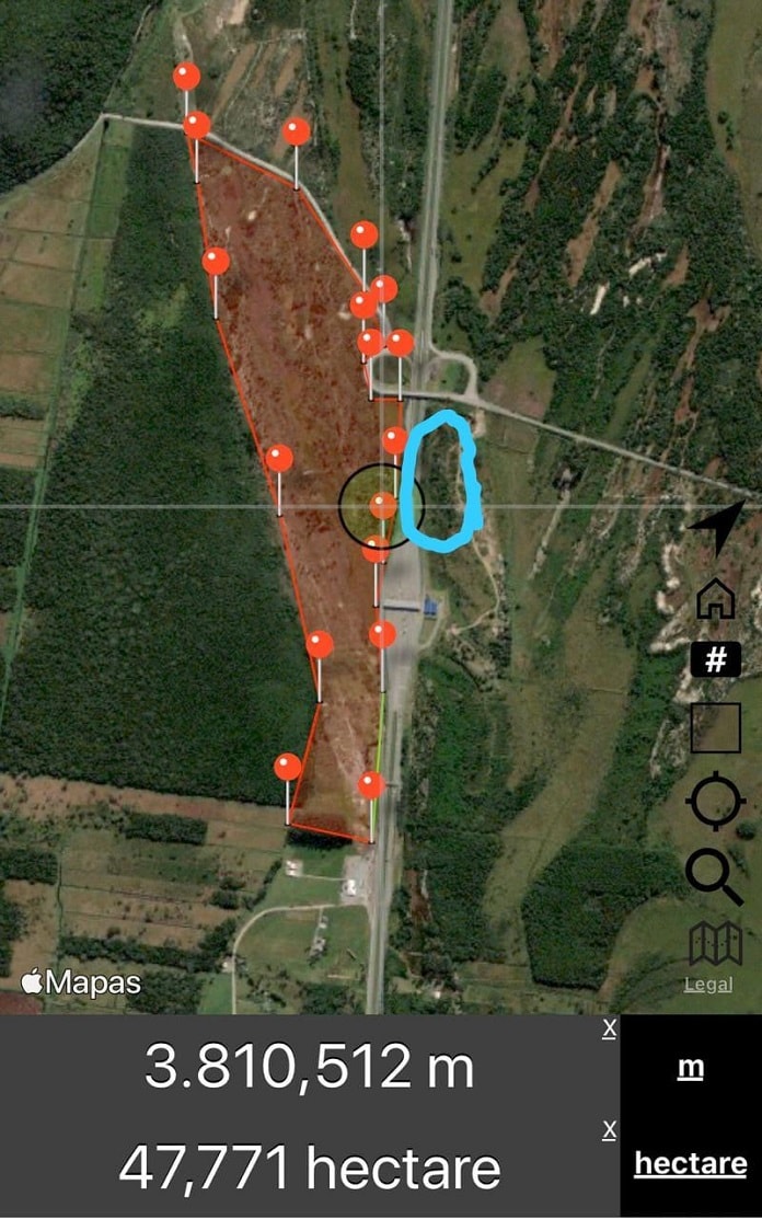 foto de satélite com desenho sobreposto mostrando a área afetada e o local de início do incêndio