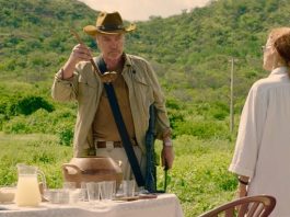 Parasita, Bacurau e Coringa serão exibidos de graça no CIC homem estilo "caçador" com chapéu e metralhadora pega um concha enquanto olha para uma senhora ao lado e montanhas ao fundo