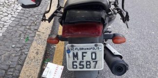 foto da placa da moto MFO-6587