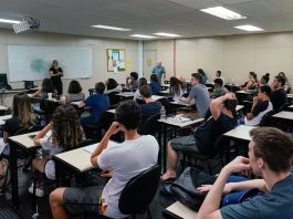 alunos em uma sala de aula da udesc