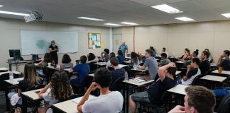 alunos em uma sala de aula da udesc