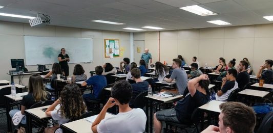 alunos em uma sala de aula da udesc