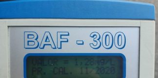 foto do display do etilômetro com inscrição 1,28mg/L