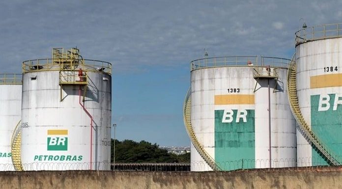 enormes tanques de armazenamento da petrobras