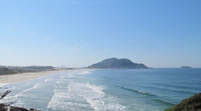 praia do santinho vista do costão direito