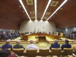 plenário do stf lotado de autoridades