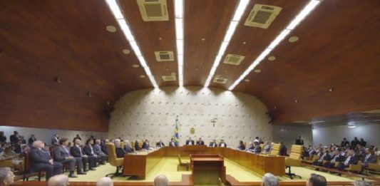 plenário do stf lotado de autoridades