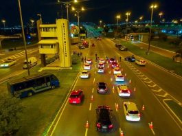 Blitz da lei seca em Florianópolis flagra 24 motoristas embriagados foto aérea da fila de carros em três faixas que levam para a ponte colombo salles