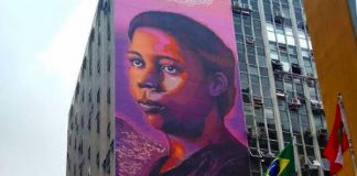 gigantesco mural de antonieta de barros em prédio no centro de florianópolis