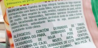 embalagem com descrição dos ingredientes, começando com farinha de trigo integra e depois recados para pessoas alérgicas