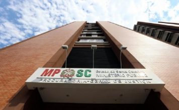 MPSC denuncia 18 pessoas por esquema de desvio de recursos públicos em Florianópolis Fachada do Ministério Público de Santa Catarina (MPSC)