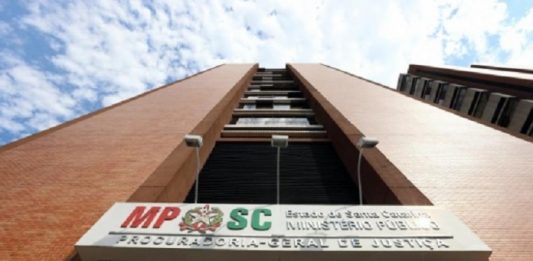 MPSC denuncia 18 pessoas por esquema de desvio de recursos públicos em Florianópolis Fachada do Ministério Público de Santa Catarina (MPSC)