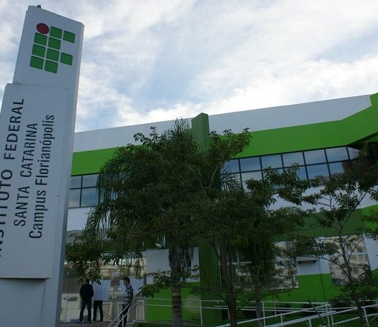 Instituições federais de ensino superior em SC recebem R$ 52 milhões de recomposição fachada do campus do ifsc no centro de florianópolis, com placa