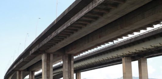 Passarela da ponte Pedro Ivo Campos será interditada para manutenção pontes vistas de baixo