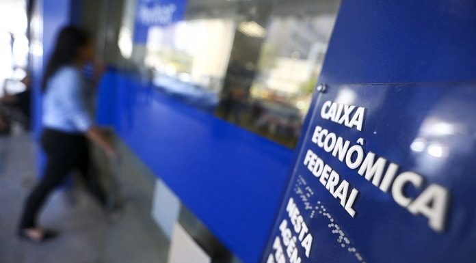 entrada de uma agência da caixa