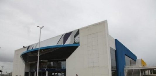 Justiça autoriza a escolha da empresa para hospital de campanha em Itajaí pavilhão do centreventos visto de fora