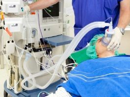 Juíza bloqueia R$ 33 milhões para compra de respiradores em SC