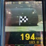 imagem do radar mostrando a velocidade de 194km/h e o carro com placa censurada