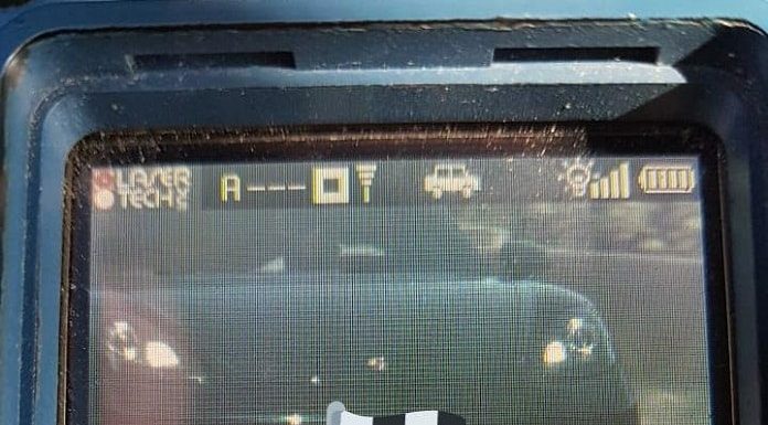 imagem do radar mostrando a velocidade de 194km/h e o carro com placa censurada