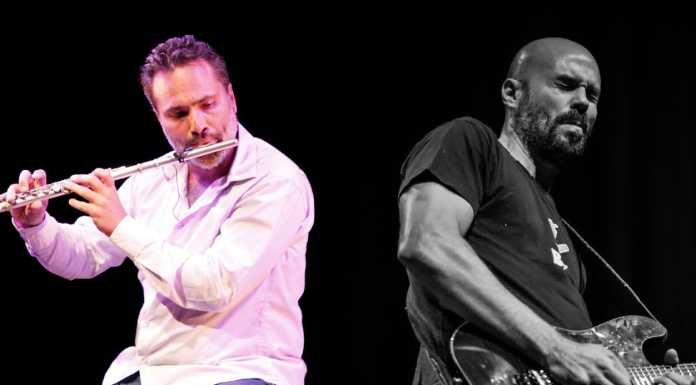 composição de duas fotos, uma freig toca flauta sentado em banqueta e outra em pb pimental toca guitarra