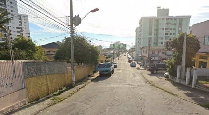 Em São José: rua de barreiros