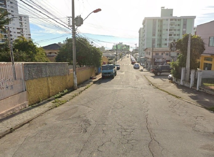 Em São José: rua de barreiros