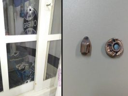 montagem de duas fotos; uma mostra vidros com duas perfurações por bala e outra a bala amassada