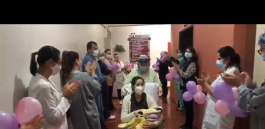 Mãe com Covid-19 e recém-nascido recebem alta em Florianópolis