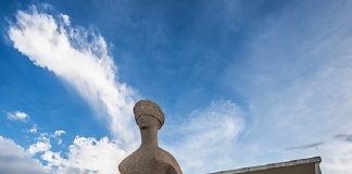 estátua da justiça em frente a corte do stf em brasília