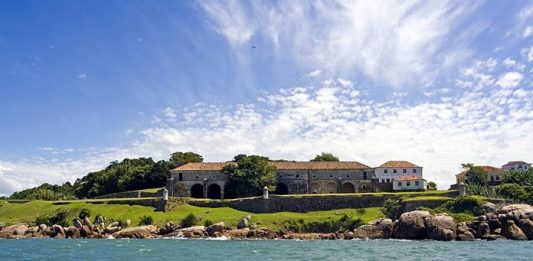 Fortalezas de Santa Catarina, candidatas a patrimônio mundial, são foco de pesquisa Fortaleza de Santa Cruz vista do mar