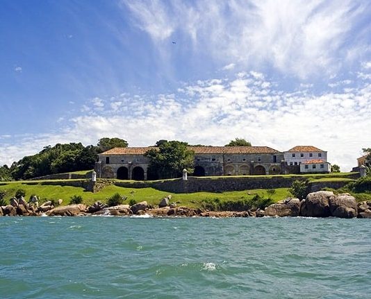 Fortaleza de Santa Cruz vista do mar