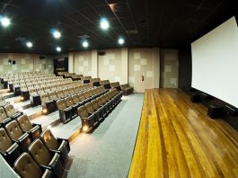 FCC abre inscrições para Prêmio Elisabete Anderle de Estímulo à Cultura 2020 cadeiras vazias em teatro