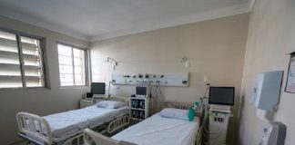 duas camas de internação em enfermaria