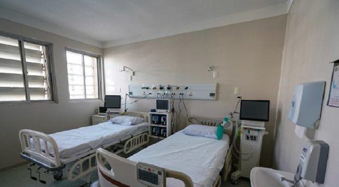 duas camas de internação em enfermaria