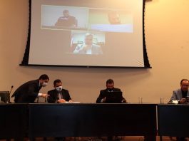 CPI dos Respiradores convoca vereador de Florianópolis por citação a Borba deputados em bancada da cpi com telão acima transmitindo outros deputados