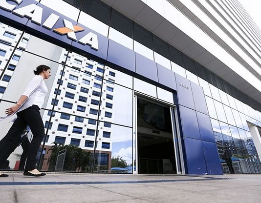 Concurso da Caixa oferece 45 vagas em Santa Catarina Frente de agência da Caixa Econômica Federal