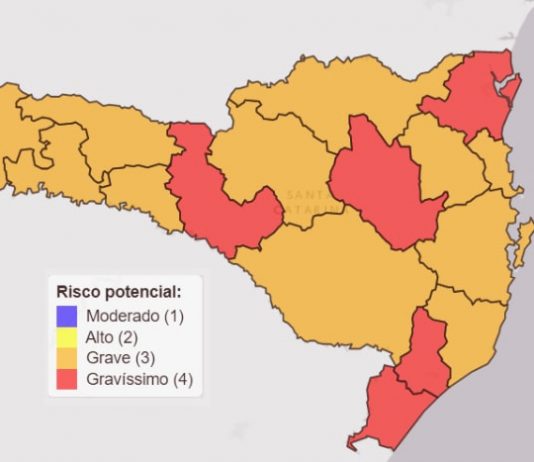 Cinco regiões de SC estão em nível gravíssimo de coronavírus, 11 em nível grave mapa de sc com escala de cores de acordo com a classificação para cada região