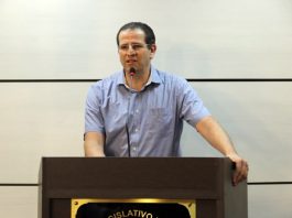 Vereadores de São José aprovam política de prevenção à corrupção vereador antônio lemos fala na tribuna da câmara de são josé