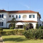 fachada e jardim da casa d'agronômica