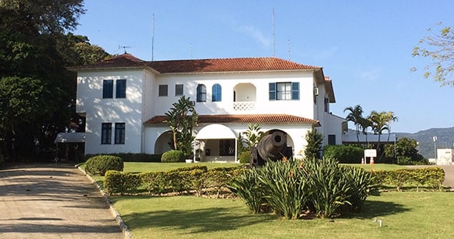 fachada e jardim da casa d'agronômica