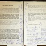 duas folhas com a carta com diversas assinaturas